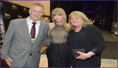 Taylor Swift's Reunited Parents: A Family Affair
